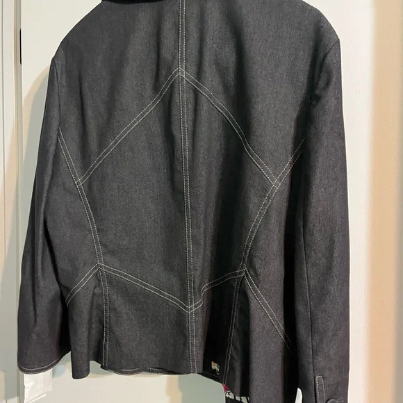 NWT Bandolino Stretch blazer.  Blue jean style.  Excellent condition. - Picture 4 of 7